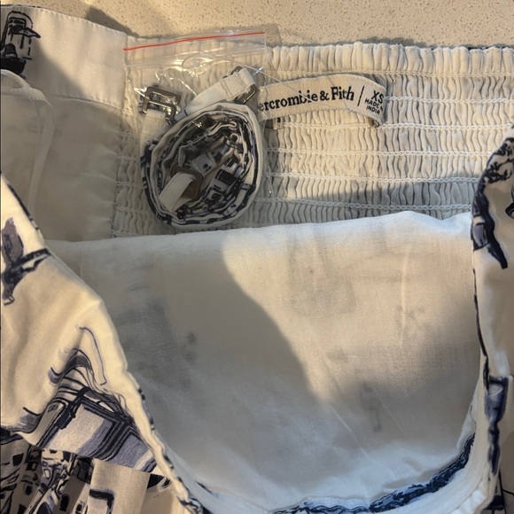 A&F Strapless Bubble Hem Top XS - Picture 4 of 5